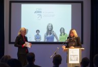 Stefanie Rennicke erklärt die Internetplattform für Arbeitssuchende „Hier arbeite ich gerne mein Wunscharbeitgeber mit Verantwortung“.